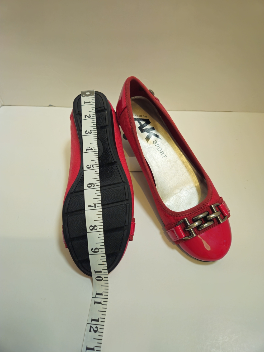 AK Anne Klein Sport Womens Ballet Flats Red Chain Detail Round Toe Slip On 8.5M - Picture 8 of 15